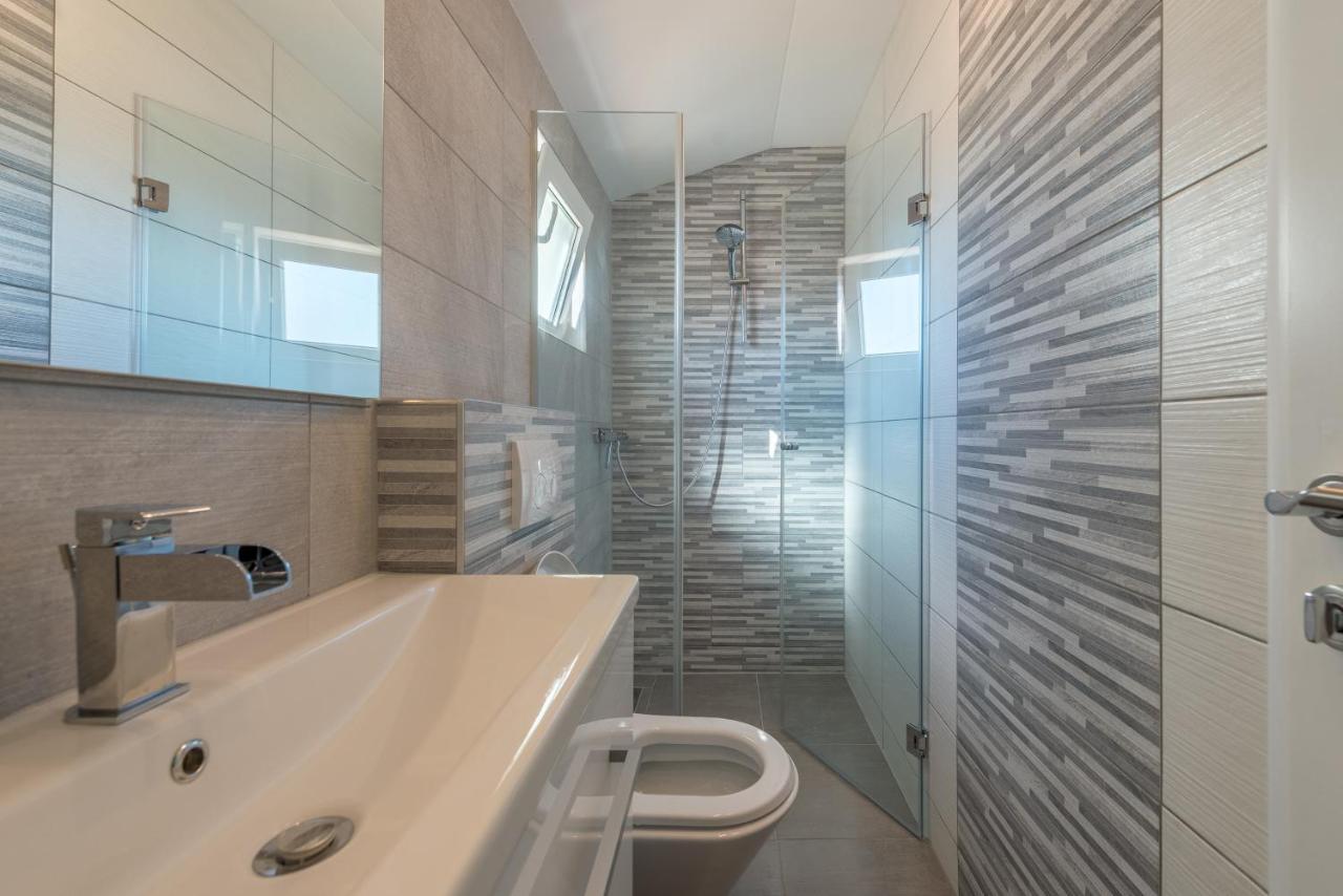 Nena Apartmani Vir Bagian luar foto